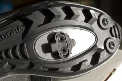 Shimano's SPD cleat is recessed into the sole of the shoe (CC BY-NC 2.0 Karlos-Flickr)
